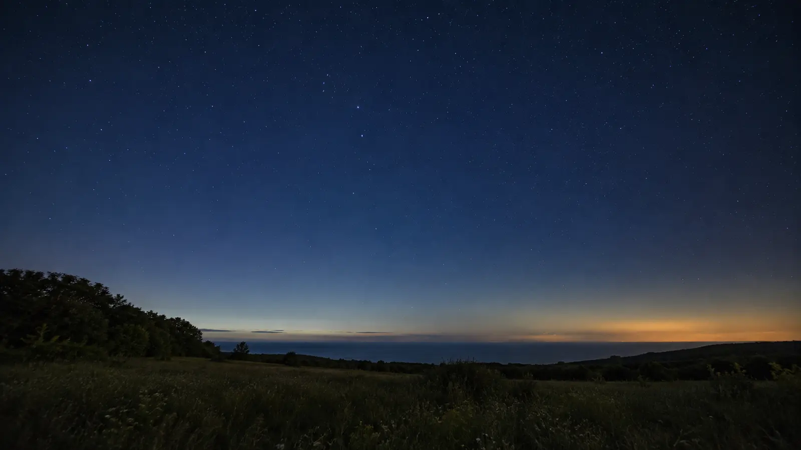 Night sky over the Burlington escarpment